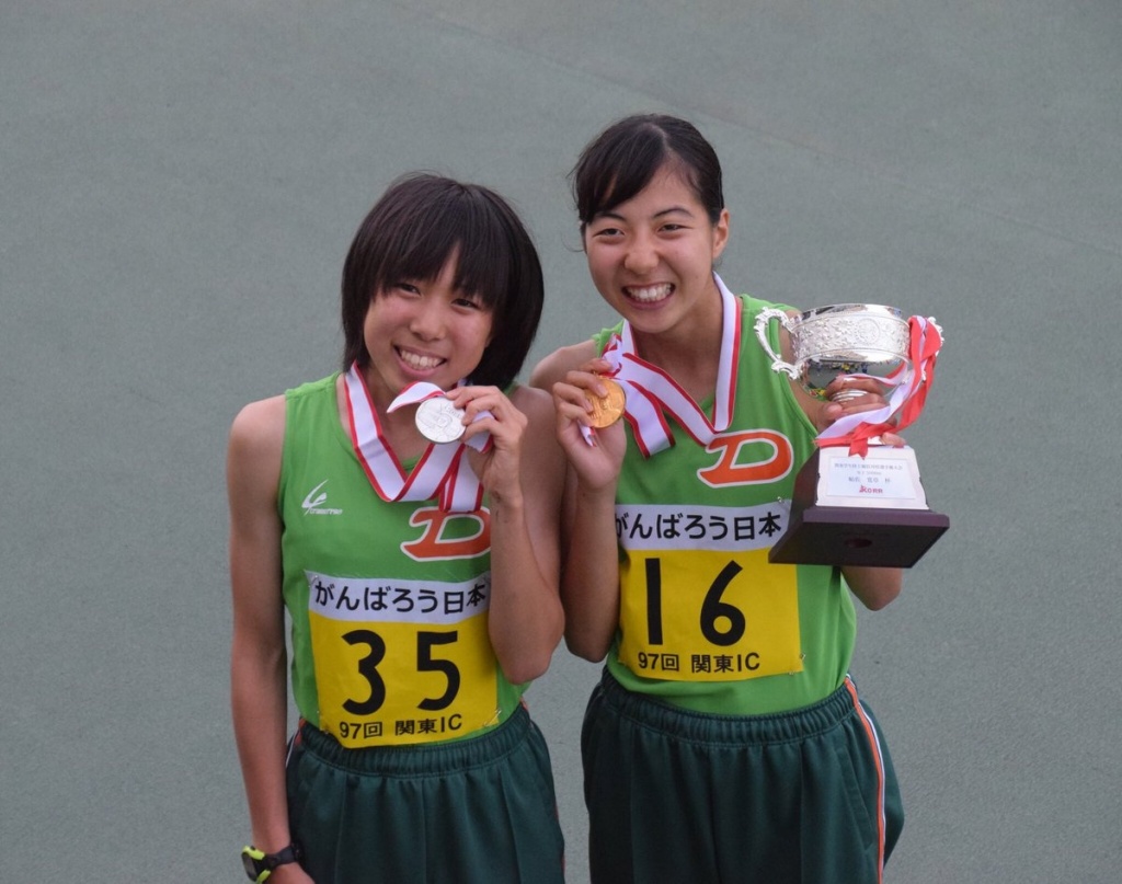 女子5000m右：関谷夏希選手、左：鈴木優花選手