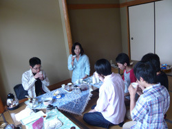 比較文化研究班によるお茶会では様々なお茶がふるまわれました