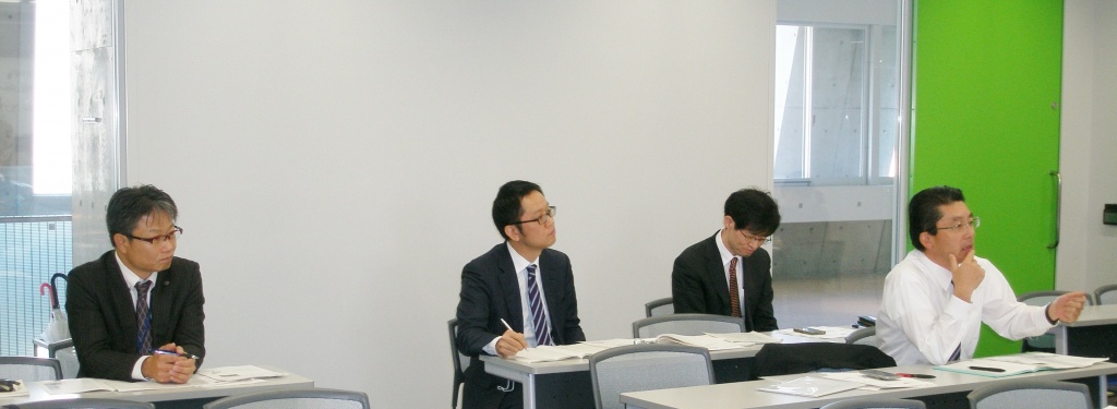 （左から）田ノ上氏、石井氏、金田氏、高橋社長