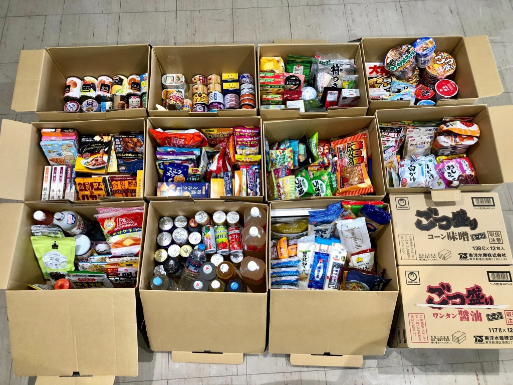 学内フードドライブでの回収結果。すべて合わせて段ボール13箱分になりました。

