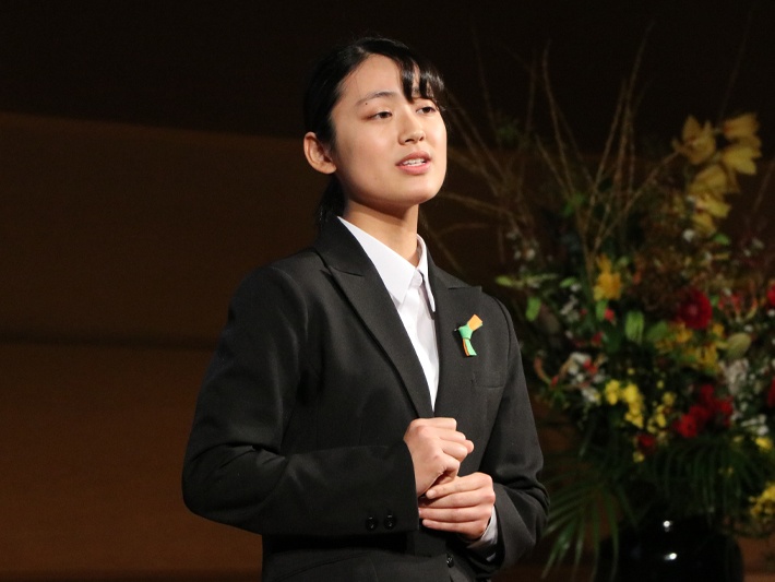 高橋茉衣子さん（経営学科1年）