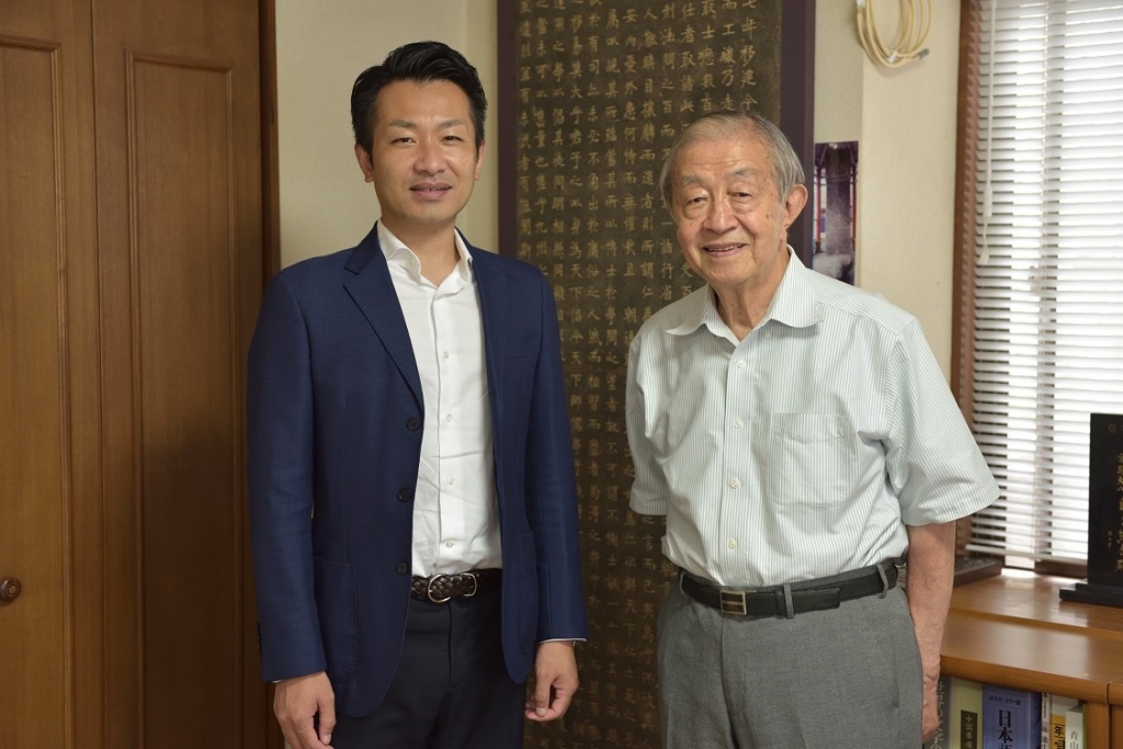 右から田中名誉教授、藤森講師