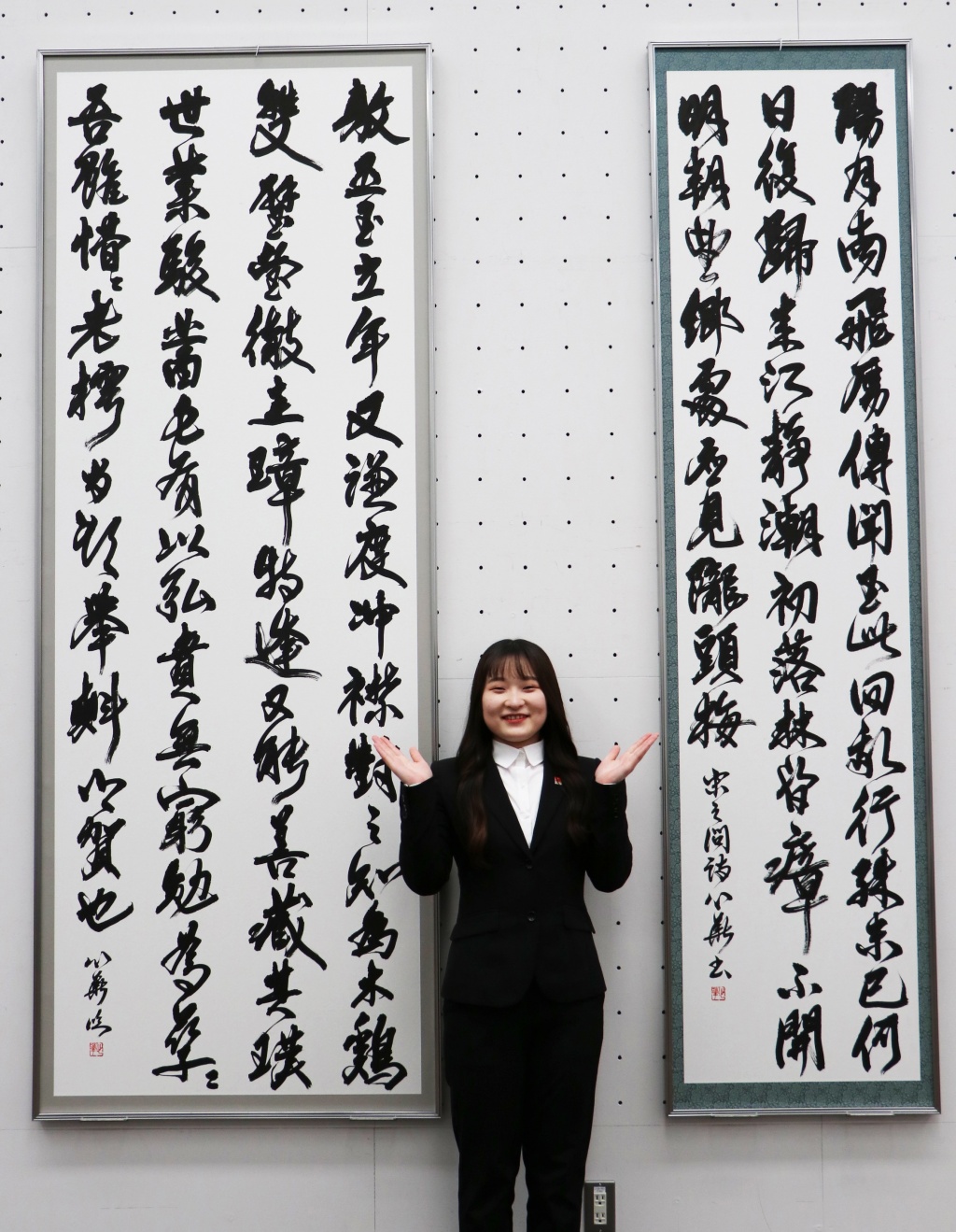 臨 王鐸(写真左)