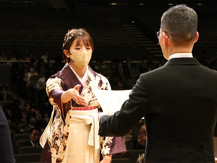 学長賞：吉村 玲美さん（スポーツ・健康科学部 スポーツ科学科）
昨年オレゴンで開催された「世界陸上競技選手権大会 女子3000ｍ 障害」に出場
