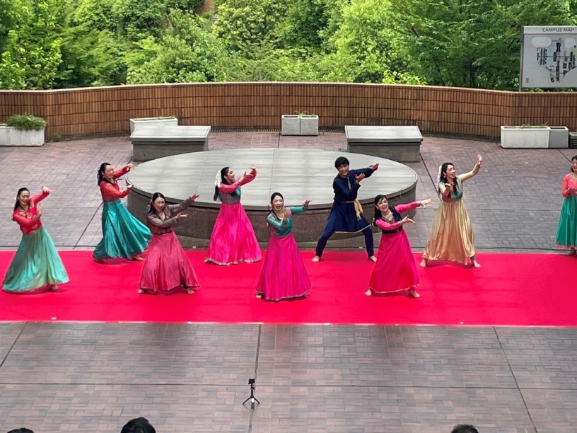 国際関係学部：インド舞踊パフォーマンス