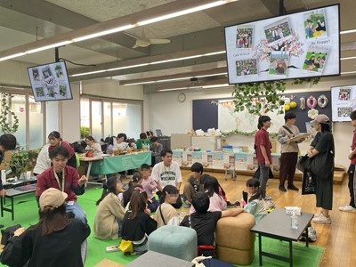 賑わう店内