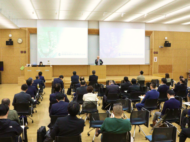 在学当時の講話にも花が咲きました
