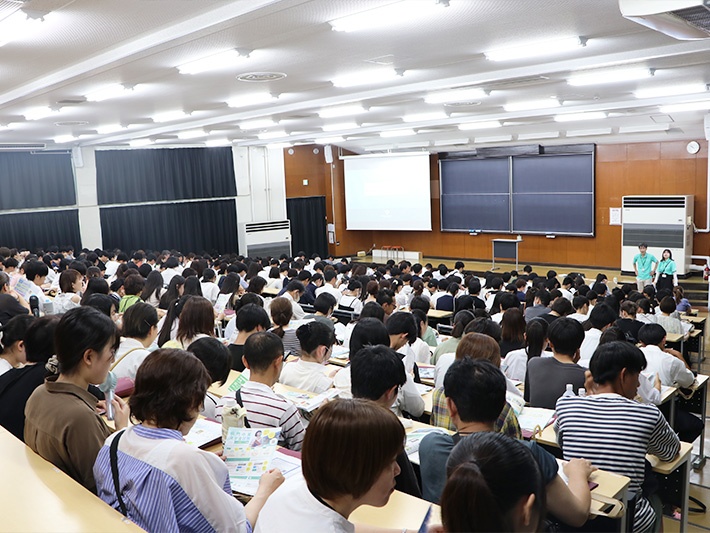 当日は開催会場がほぼ満席に。