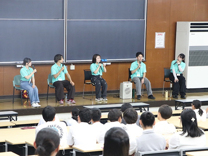 登壇した学生スタッフの皆さん。お疲れ様でした!