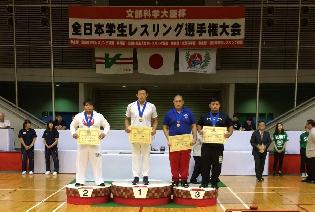 (左)宮原将裕選手(経営4年)