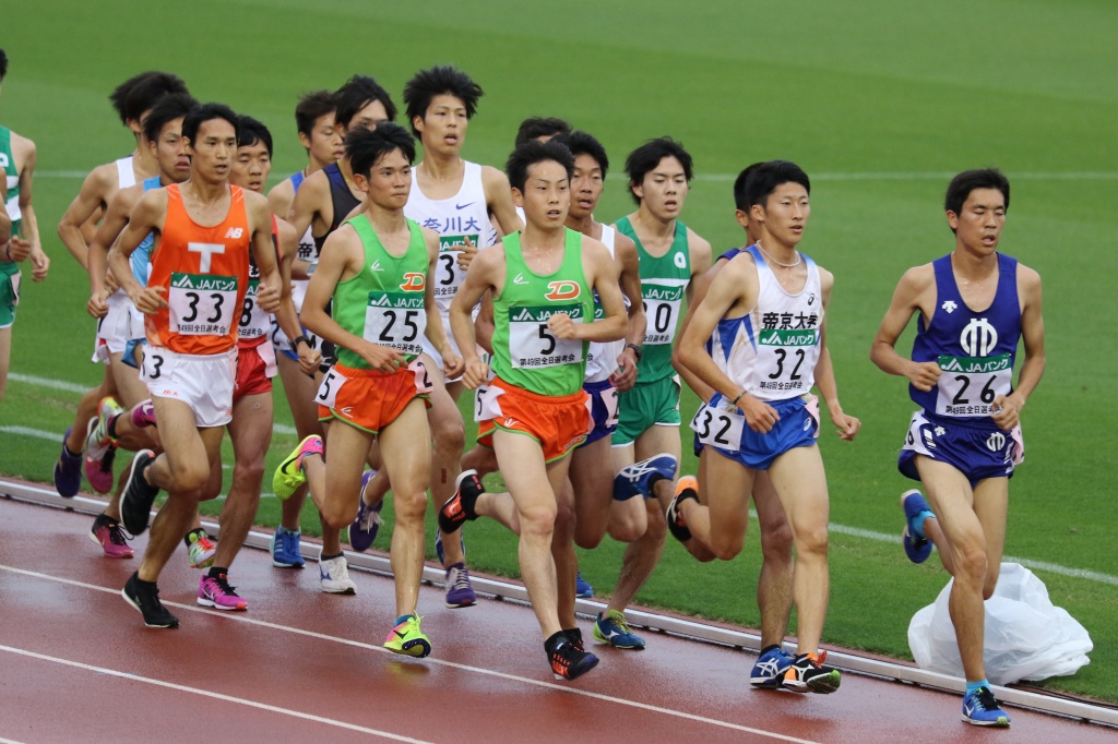 山本翔馬選手（ｽﾎﾟｰﾂ科4年／第1組3位）・奈須智晃（国際関係3年／第1組15位）