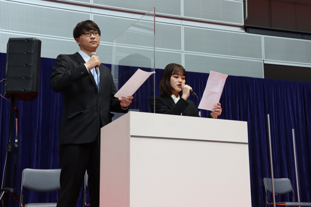 午後の部の司会を担当したDHK（大東文化大学放送協会）の２人