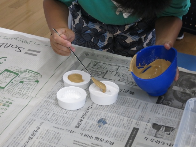 化石の模型作成や化石発掘体験を行いました