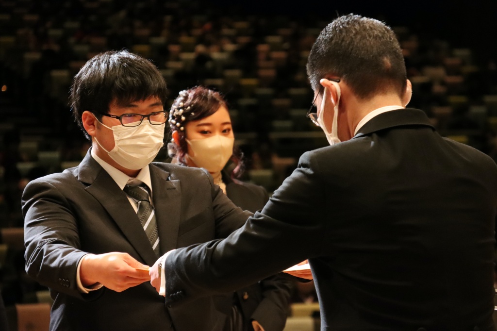 学長賞（永田瞬さん　書道学専攻）