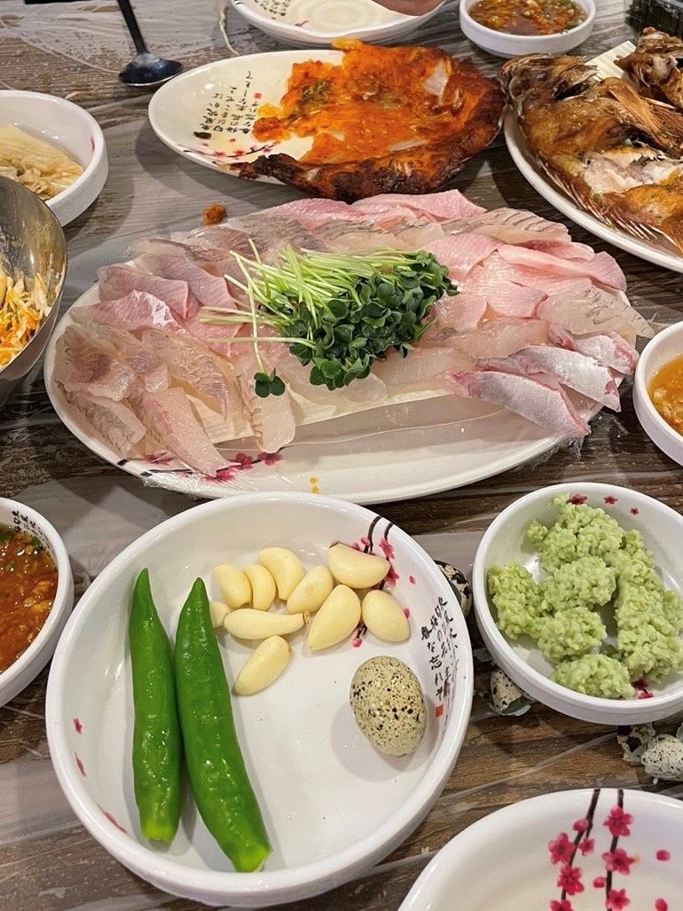 韓国人の友人と一緒に食べた釜山の刺身