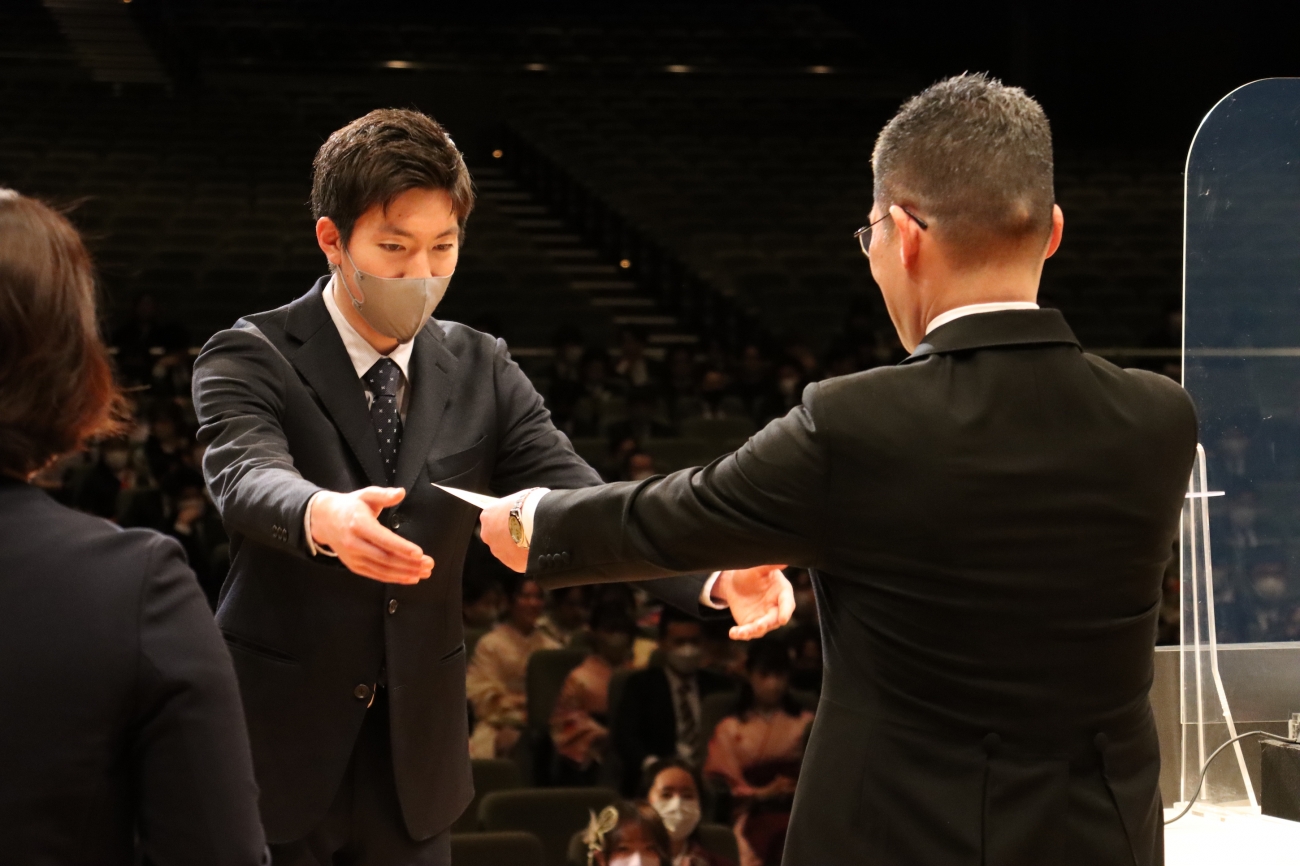 学長賞（前田秀隆さん　スポーツ科学科）