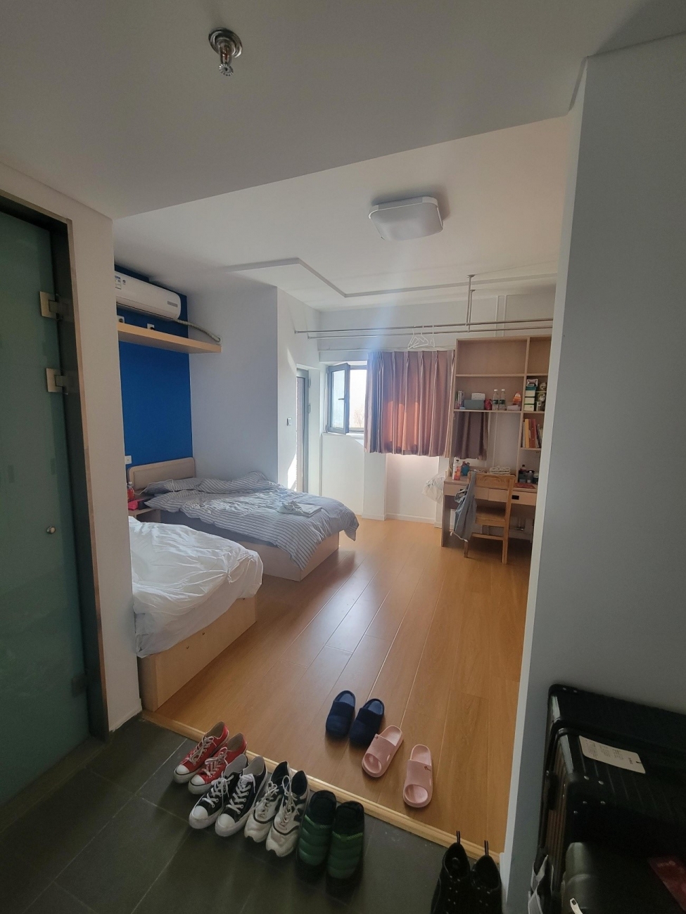 宿舎の中。私は二人部屋なので他の部屋よりは少し広いです。とても快適です。