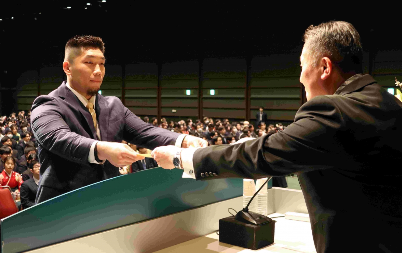 学長賞（中原陸さん　社会経済学科）