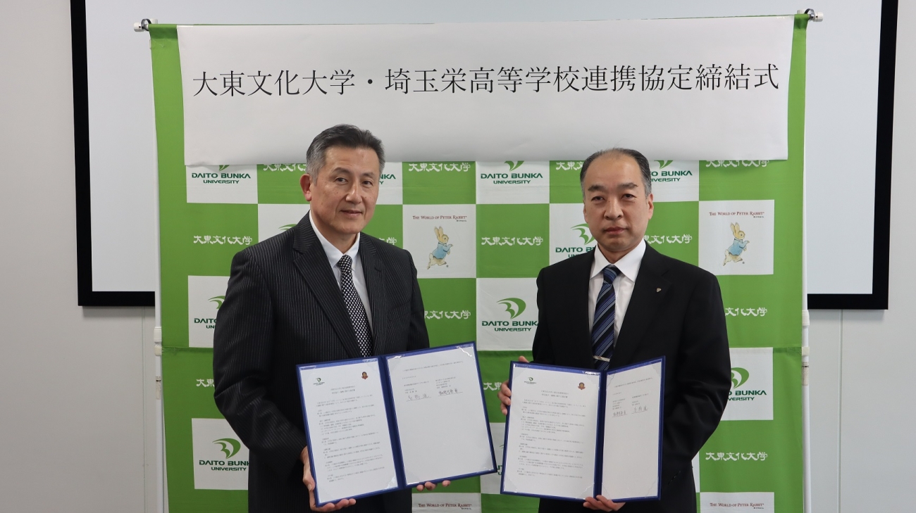 左：高橋進学長　　右：勅使河原貞校長