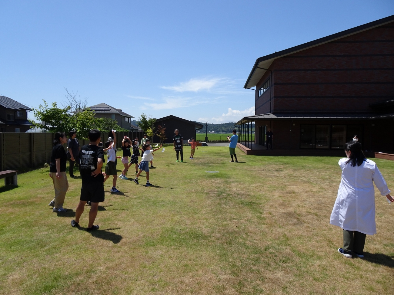 模型を飛ばして距離を競い合いました