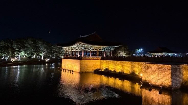 <慶州 東宮と月池>