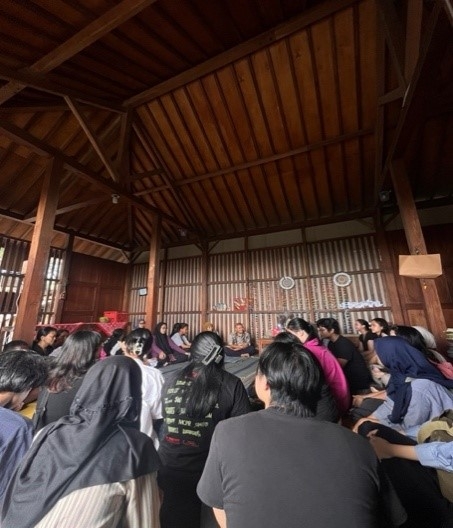 社会学部でのフィールドワークの様子