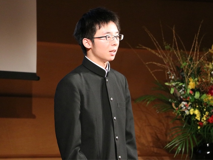  岡畑良さん（本郷高等学校1年） 