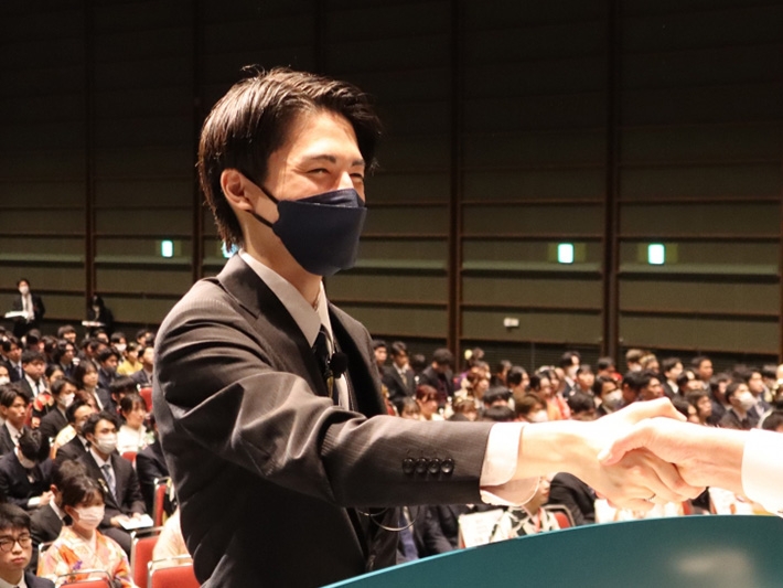 法学部政治学科　本澤健士朗さん