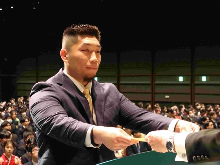 学長賞（中原陸さん　社会経済学科）