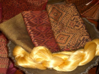 黄金の絹糸と織物