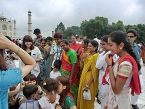 Taj Mahalで女の子交流