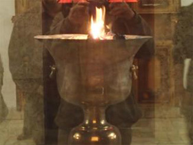 拝火殿の聖火(2013年10月)