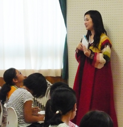 総合司会を担当した代表の五十嵐沙弥さん(3年)