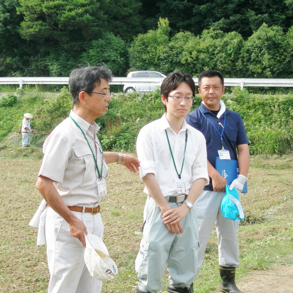 黒澤副所長（左）と小池氏（中）とＪＡ埼玉中央の鈴木氏（右）