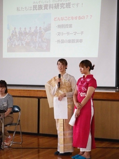 2年生の小谷さんと松井さんの司会