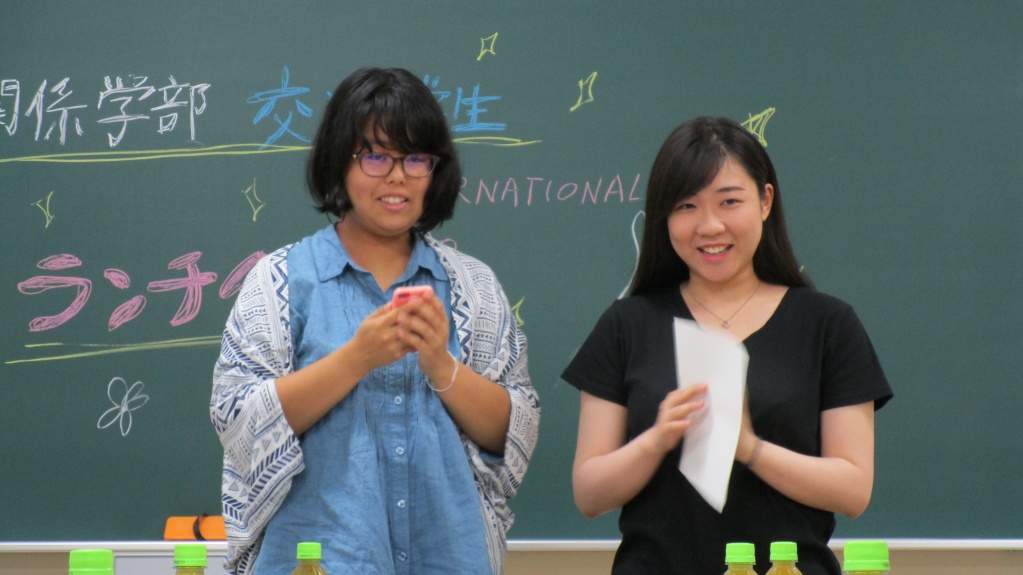 日本人学生によるタイ語でのあいさつ。