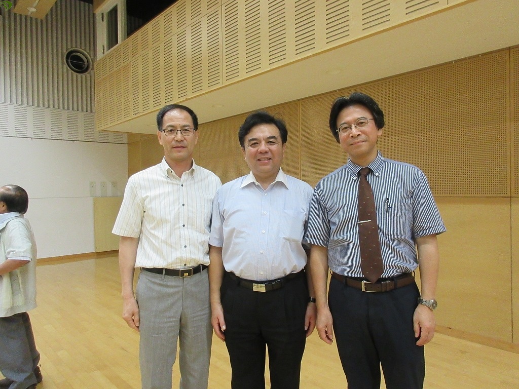 左より楊凱栄先生、徐一平先生、張勤先生
（クリックすると拡大表示されます）