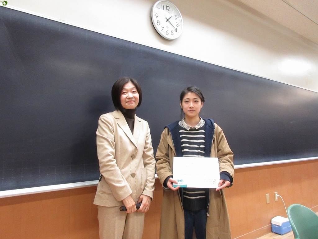 研究・学習報奨制度による表彰
2年生内山知恵さん