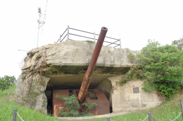 奇跡的に残存する沖縄国土戦で用いられた大砲