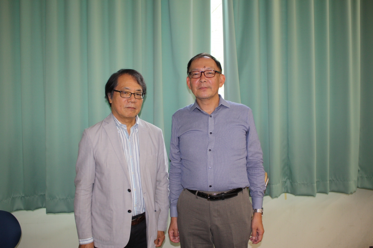 江崎特任教授(左)とNECの桜井氏(右)