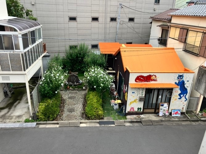 墨田区にある一般社団法人「ほうせんか」事務所と慰霊碑