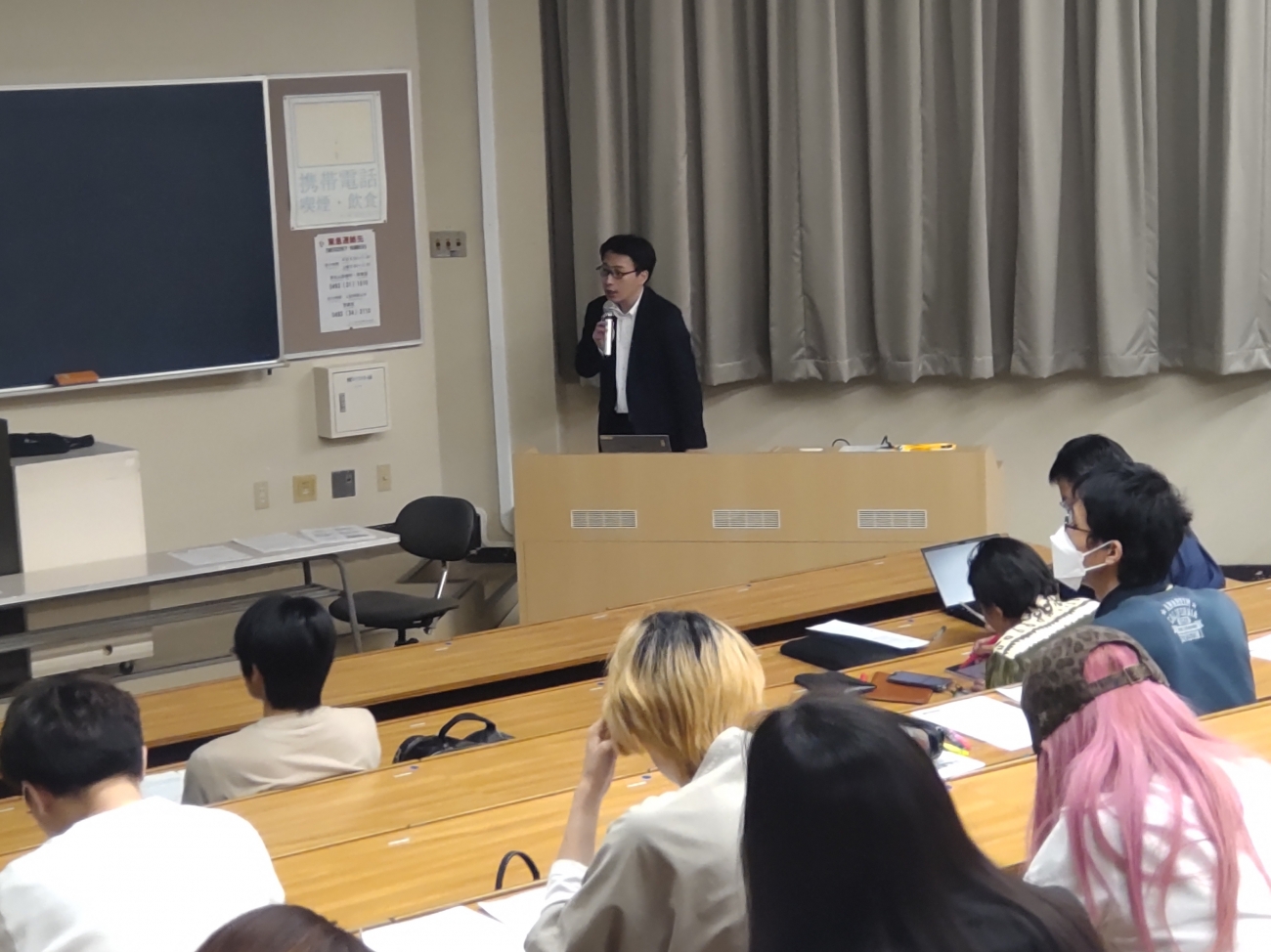 イーコールズ株式会社　担当者様
