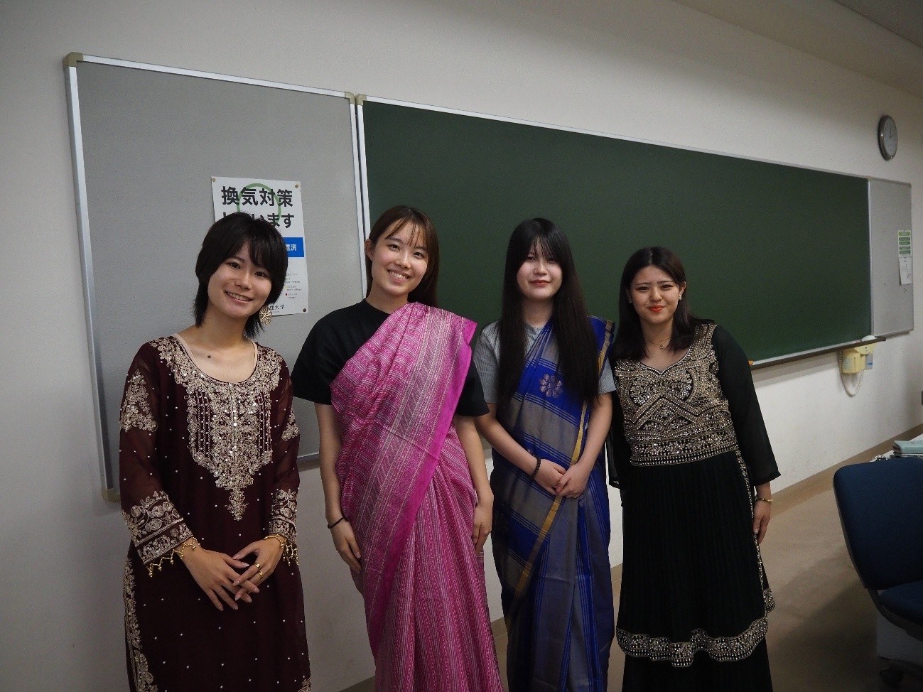 本学部学生（小尾ゼミ）と卒業生（鈴木ゼミ）