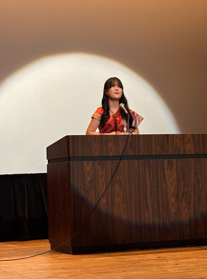 ヒンディー語2年 船越柑那さん