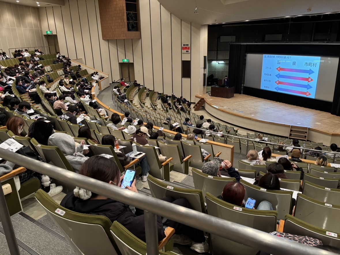 講演会には184名の学生が参加しました