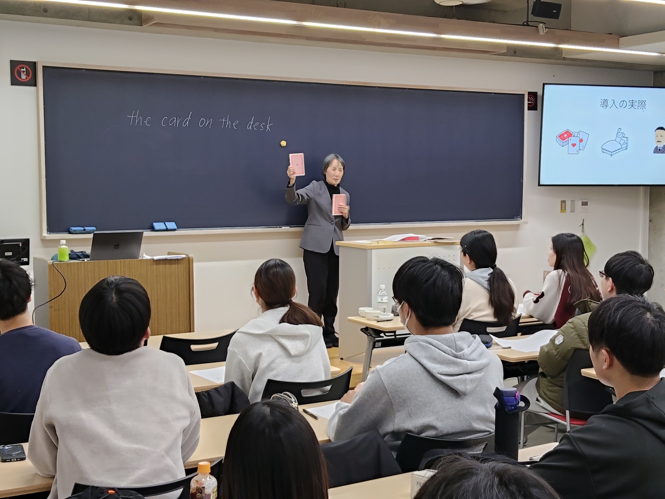 大がかりな準備なしでも、一枚のカードから前置詞を使った後置修飾を導入