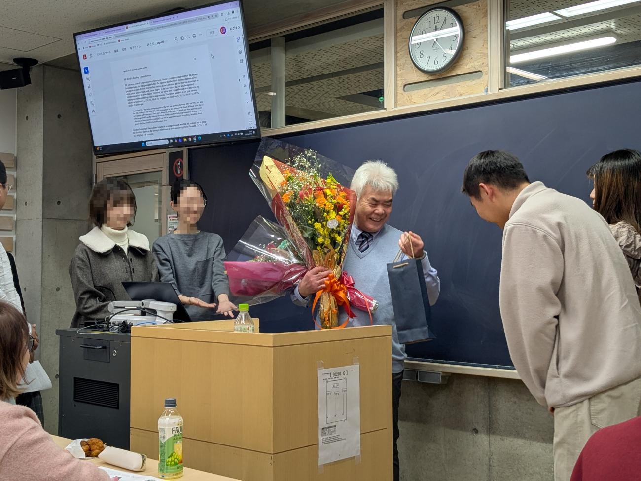 花束等贈呈の様子