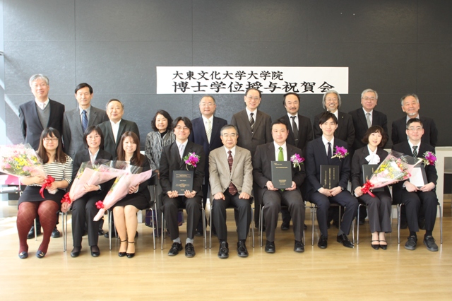 (前列左から)張さん、于さん、葉さん、黒澤さん、太田学長、佐々木さん、根本さん、八木さん、鈴木さん