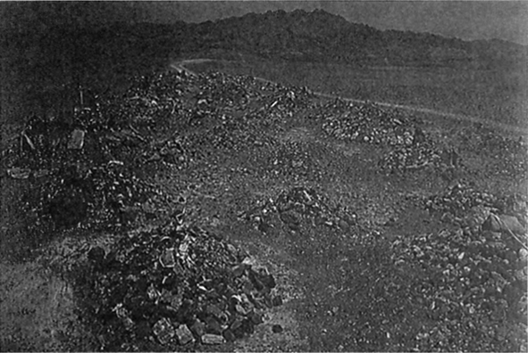 荒野の墓地(1986年8月イラン東部) 荒野の墓地(1986年8月イラン東部)