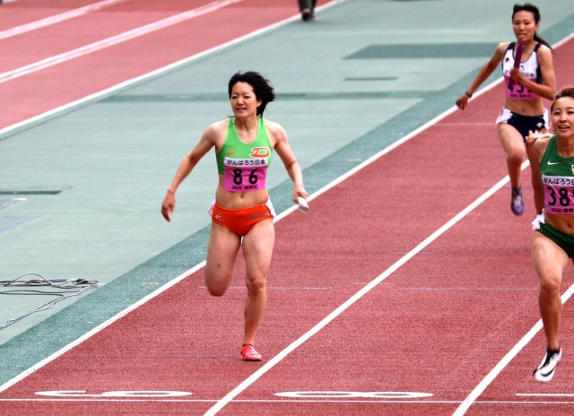 女子4×100mリレー